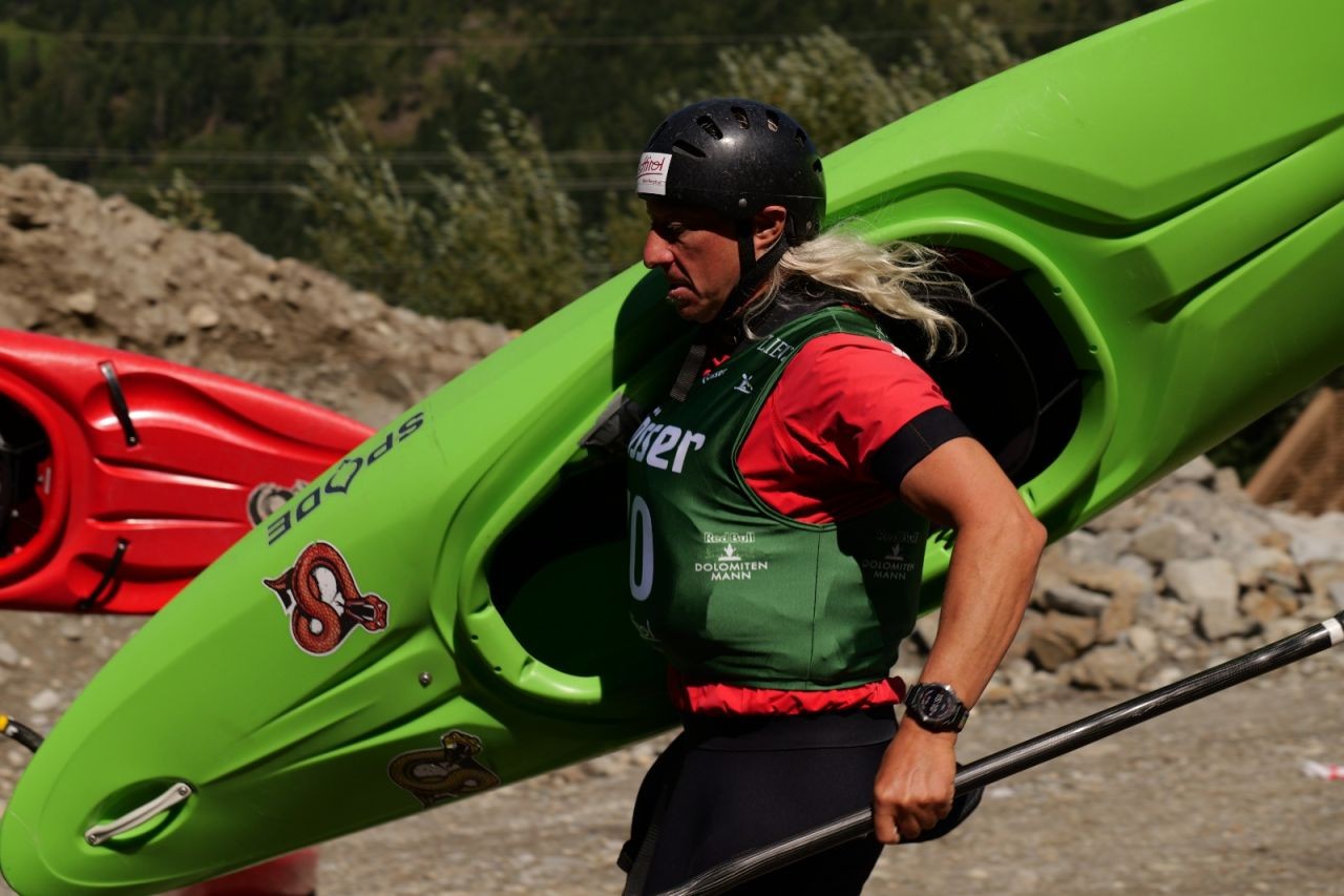 Triumph auf dem Wasser – Peter Strattner glänzt beim Dolomitenman 2025